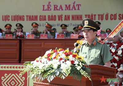 View - 	Đắk Lắk: Ra mắt lực lượng tham gia bảo vệ an ninh trật tự cơ sở.